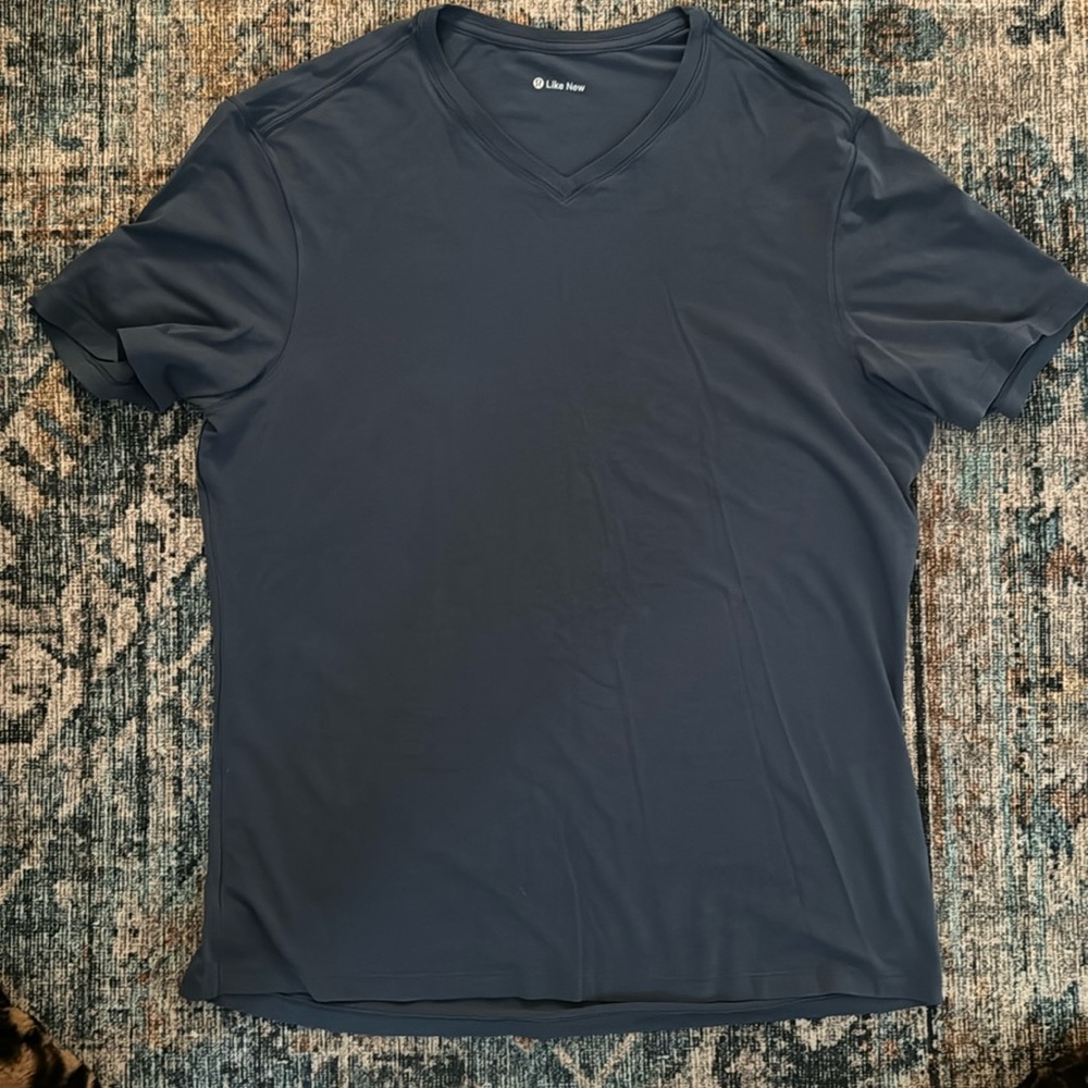Women’s Lululemon T-shirt, size 6